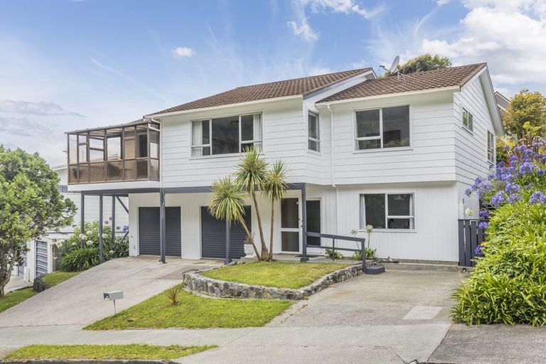 Photo of property in 15 Fyvie Avenue, Tawa, Wellington, 5028