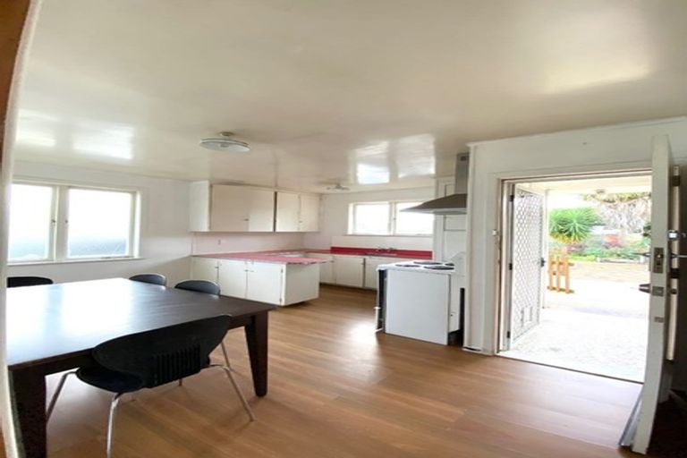 Photo of property in 14 Alan Avenue, Henderson, Auckland, 0610