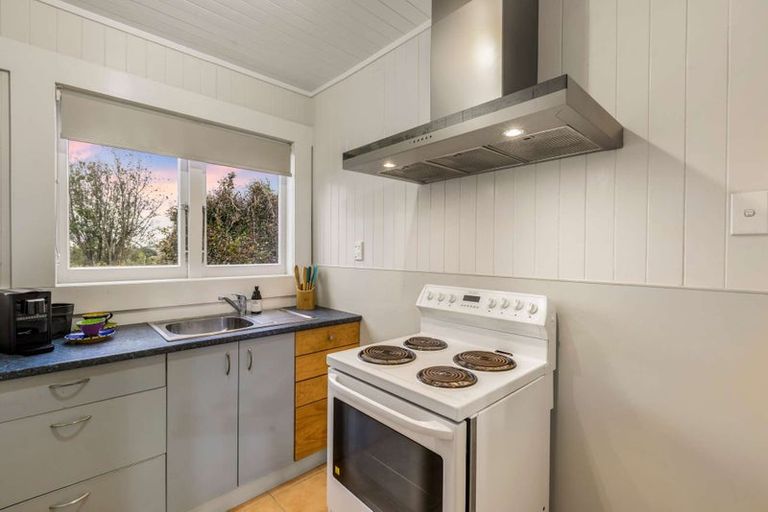 Photo of property in 19 Tirimoana Road, Te Atatu South, Auckland, 0602