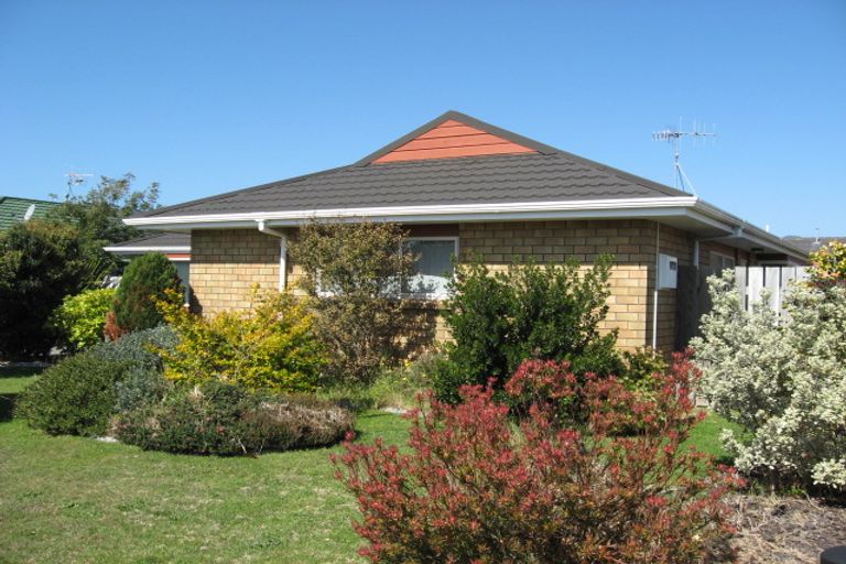 Photo of property in 16 Hadleigh Court, Paraparaumu, 5032