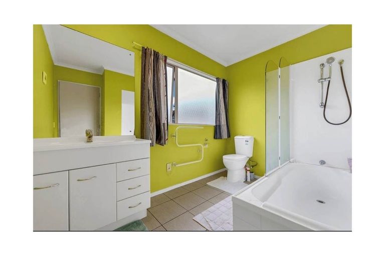 Photo of property in 39a Chieftain Rise, Goodwood Heights, Auckland, 2105