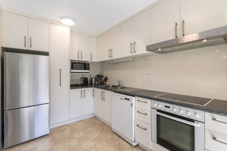 Photo of property in 1/274b Birkdale Road, Birkdale, Auckland, 0626