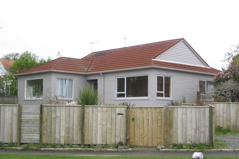 Photo of property in 9 Wrantage Street, Westown, New Plymouth, 4310