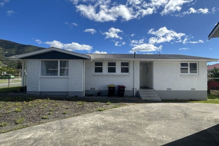Photo of property in 14 Wairau Road, Picton, 7220