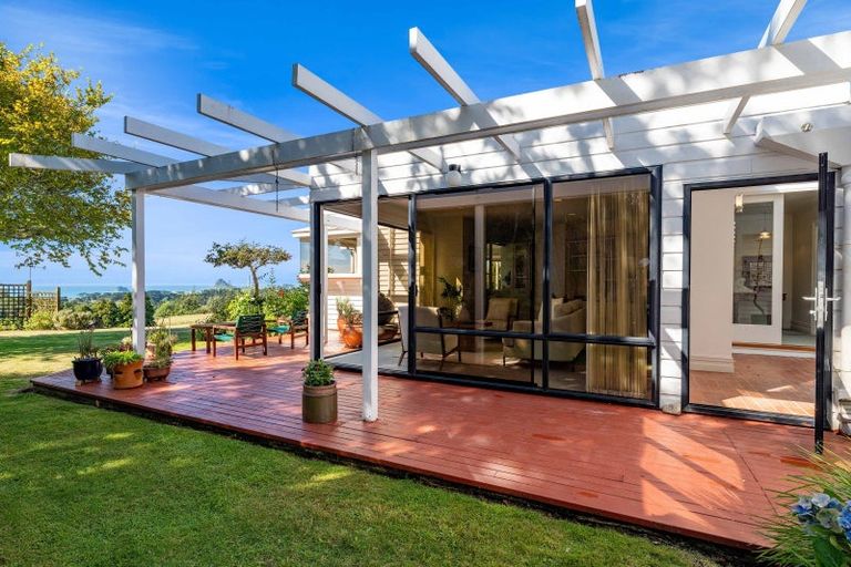 Photo of property in 568 South Road, Omata, New Plymouth, 4374