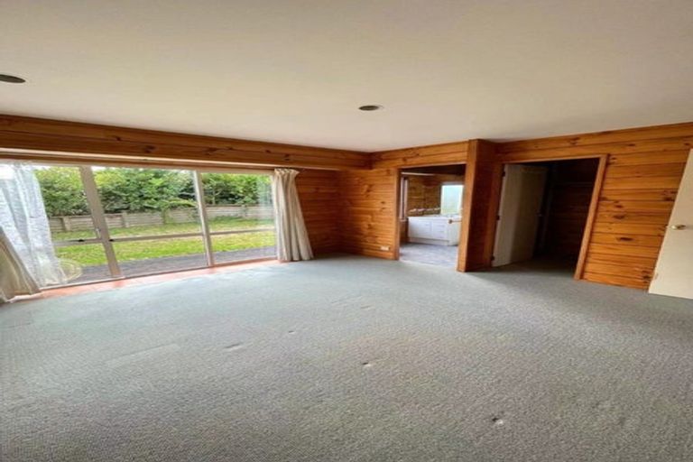 Photo of property in 1 Graham Collins Drive, Windsor Park, Auckland, 0632