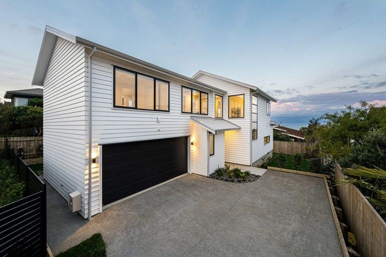 Photo of property in 12b Newburn Road, Waiake, Auckland, 0630