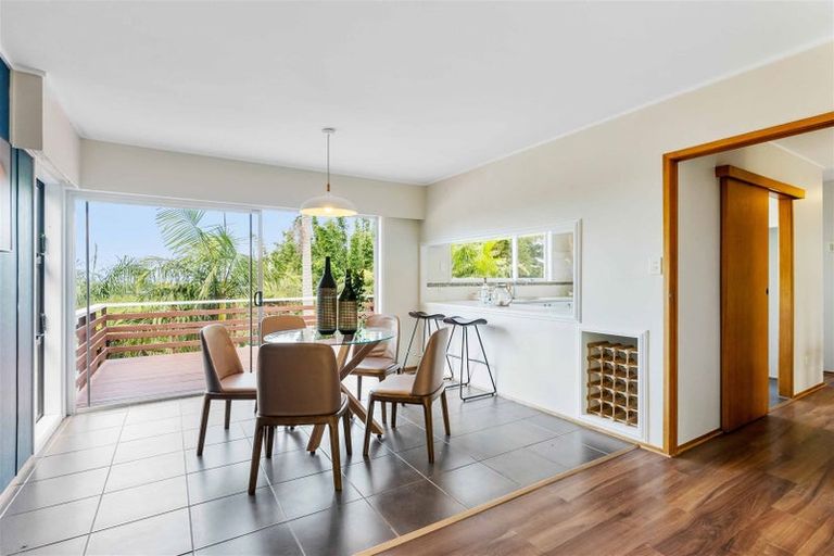 Photo of property in 5 Odette Road, Totara Vale, Auckland, 0629