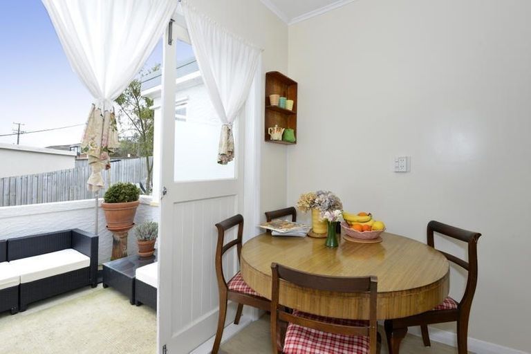 Photo of property in 57 Old Lake Road, Narrow Neck, Auckland, 0624