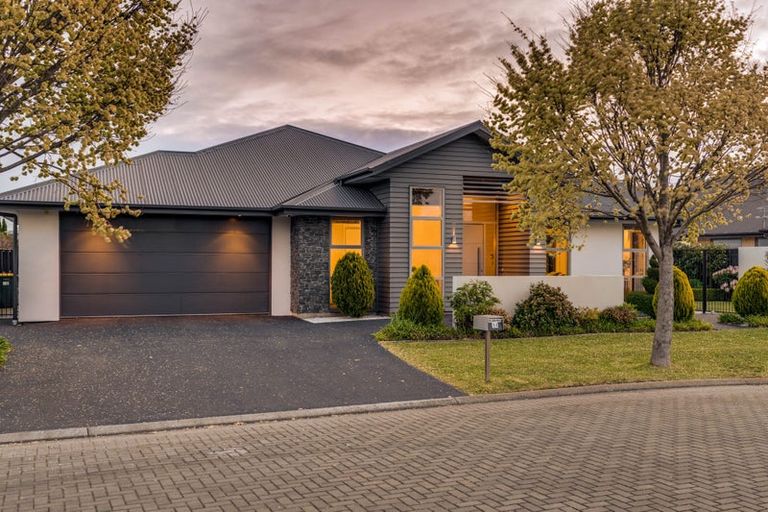 Photo of property in 14 Crown Close, Prebbleton, 7604