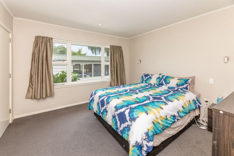 Photo of property in 93 Crofton Road, Harewood, Christchurch, 8051