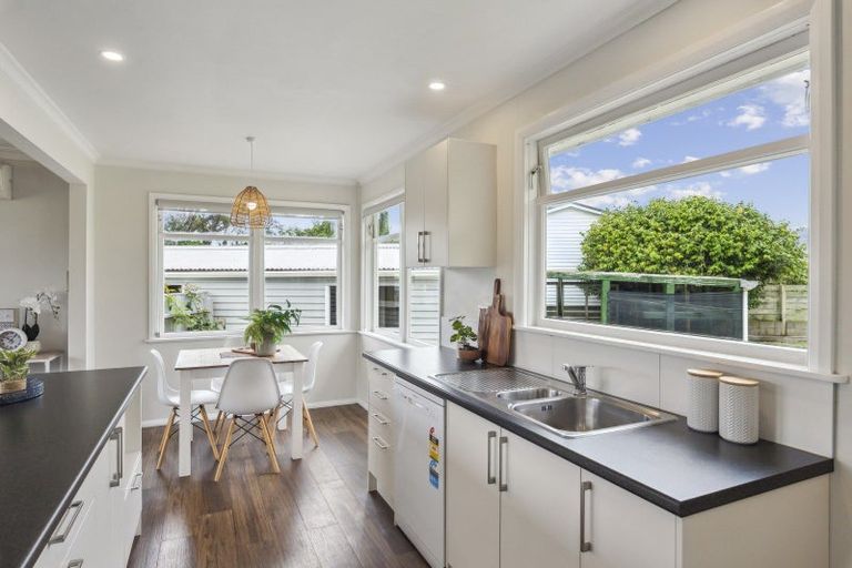 Photo of property in 40 Francis Road, Paraparaumu Beach, Paraparaumu, 5032