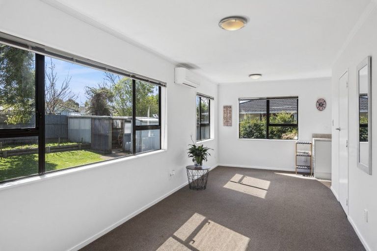 Photo of property in 22 Atarau Grove, Paraparaumu, 5032