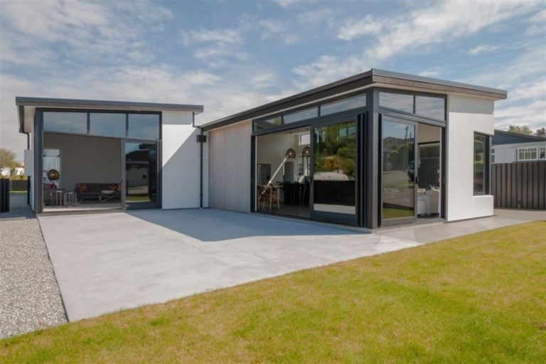 Photo of property in 17 Richmond Street, Waimataitai, Timaru, 7910