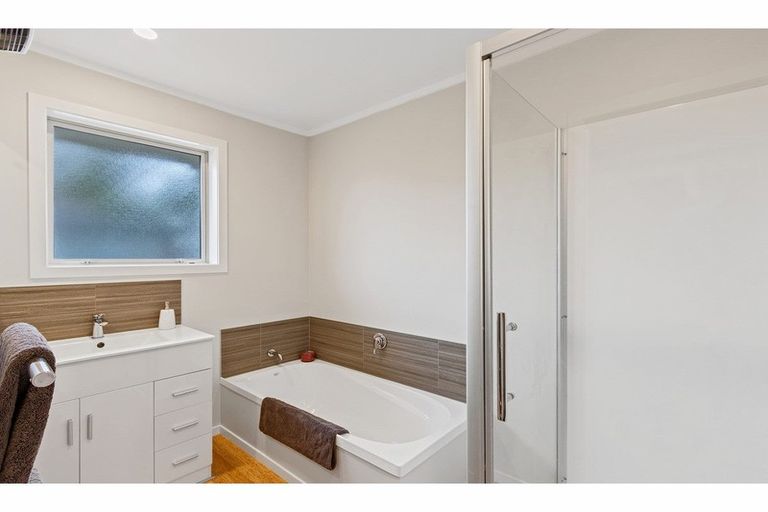 Photo of property in 324 Yaldhurst Road, Avonhead, Christchurch, 8042