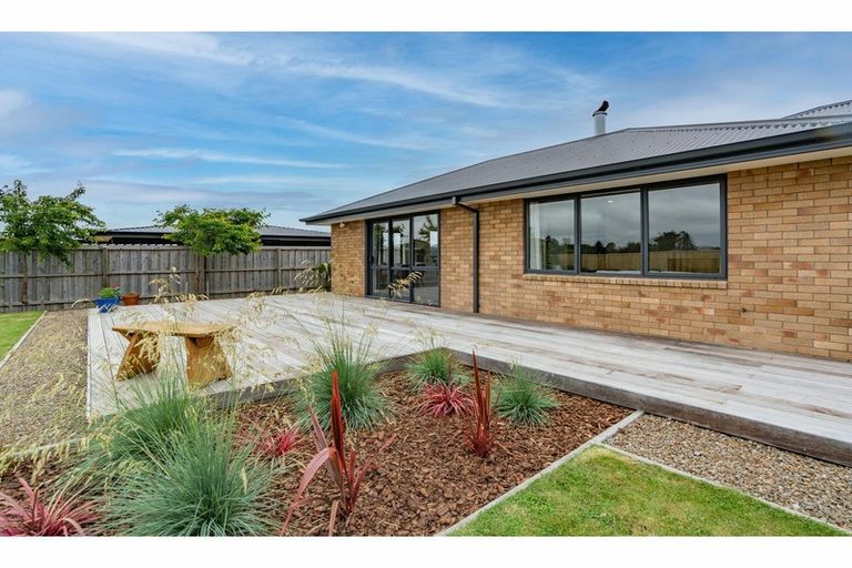 Photo of property in 14 Ruru Place, Oxford, 7430