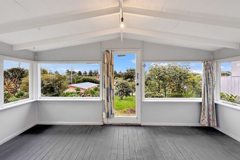 Photo of property in 42 Karaka Street, Castlecliff, Whanganui, 4501