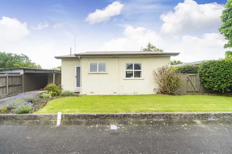 Photo of property in 1 Cremorne Avenue, Hokowhitu, Palmerston North, 4410