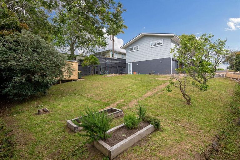 Photo of property in 19 Advene Road, Cockle Bay, Auckland, 2014