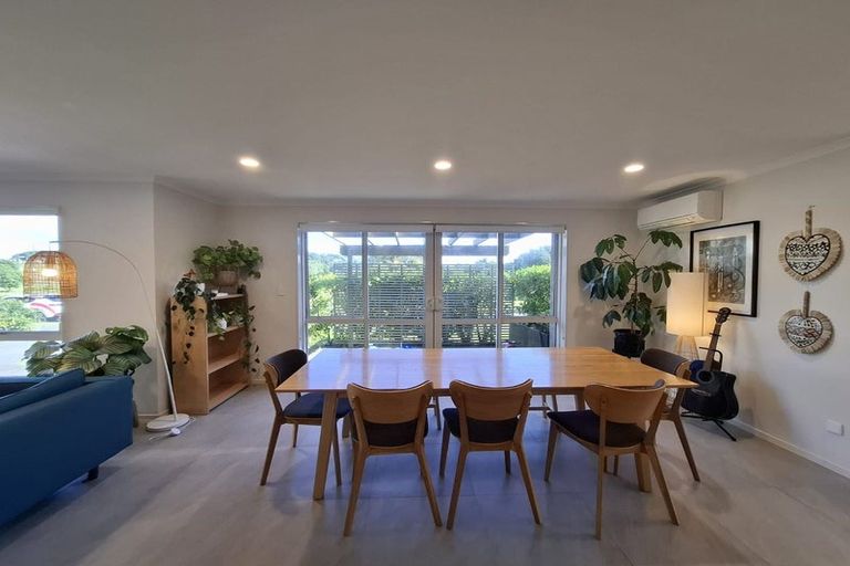 Photo of property in 10 Iwinuku Crescent, Wattle Downs, Auckland, 2103
