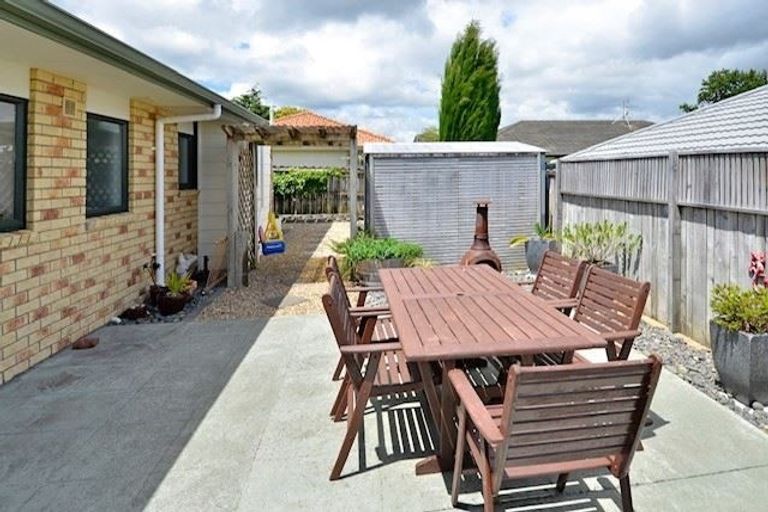 Photo of property in 51 Carisbrook Crescent, Papakura, 2110
