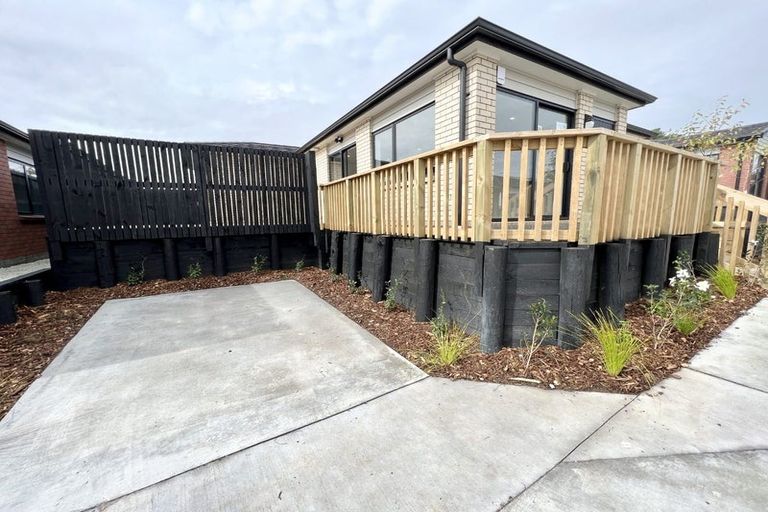 Photo of property in 2/26 Pah Road, Papatoetoe, Auckland, 2025