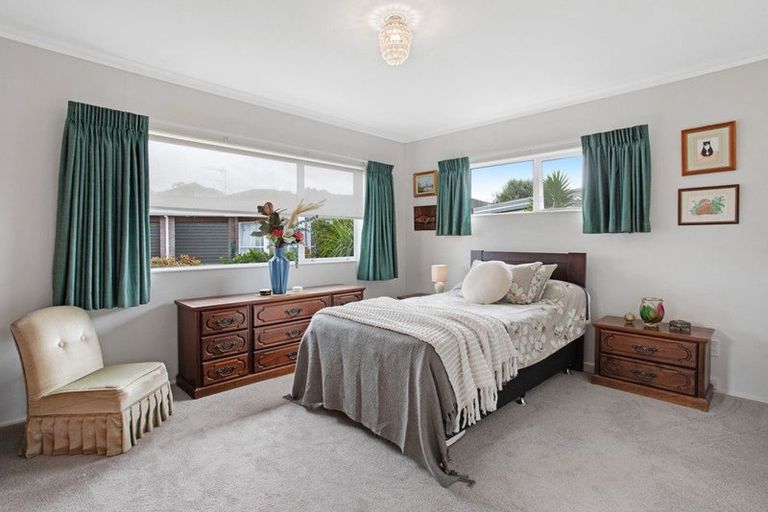 Photo of property in 96b Lakeside Drive, Orewa, 0931