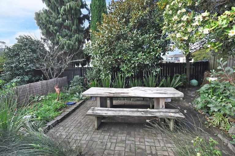 Photo of property in 2 Edwin Freeman Place, Ranui, Auckland, 0612