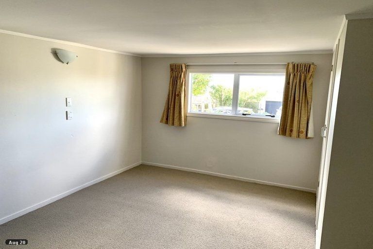 Photo of property in 8 Speedy Crescent, Hillcrest, Auckland, 0627