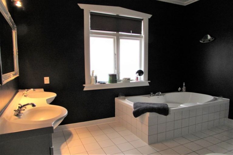 Photo of property in 5 Vincent Street, Waterloo, Lower Hutt, 5011