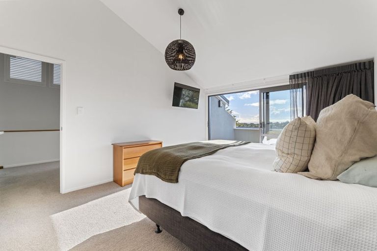 Photo of property in 64 Karina Road, Merrilands, New Plymouth, 4312