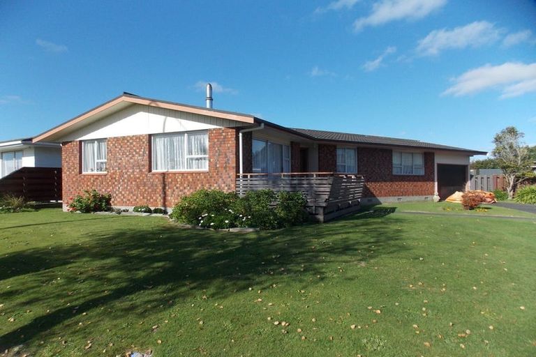 Photo of property in 122 Benmore Avenue, Cloverlea, Palmerston North, 4412