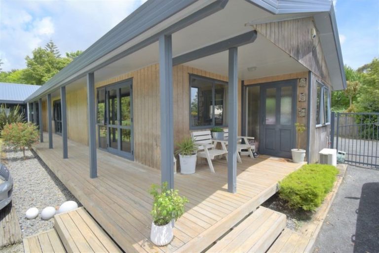 Photo of property in 372 Arapaepae Road South, Levin, 5571