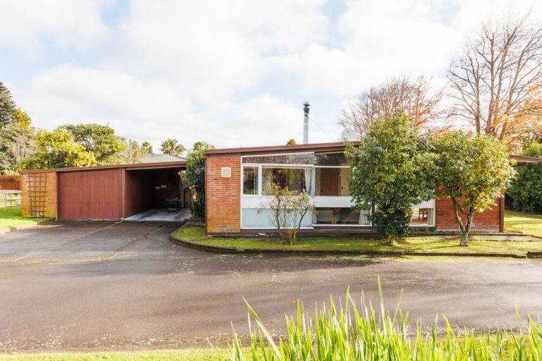 Photo of property in 37 Montgomery Terrace, Hokowhitu, Palmerston North, 4410