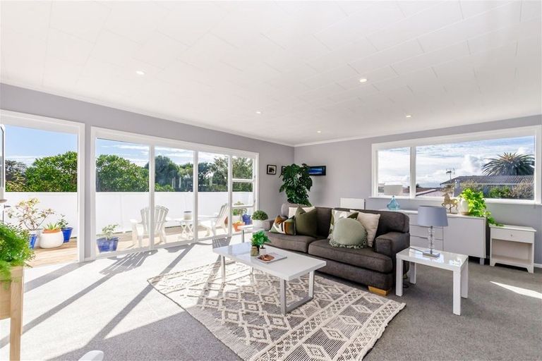 Photo of property in 1 Hadfield Place, Paraparaumu Beach, Paraparaumu, 5032