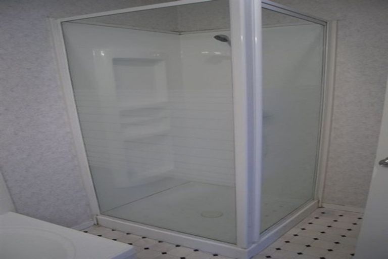 Photo of property in 17 Mcfetridge Place, Hillcrest, Auckland, 0627