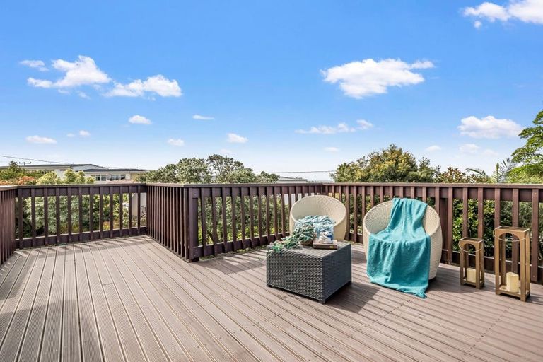 Photo of property in 2/267 Glenfield Road, Hillcrest, Auckland, 0627