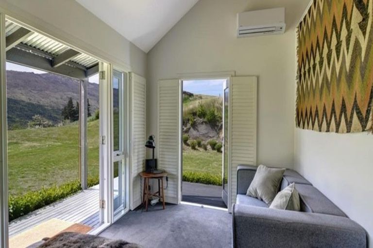 Photo of property in 40 Toka Road, Dalefield, Queenstown, 9371