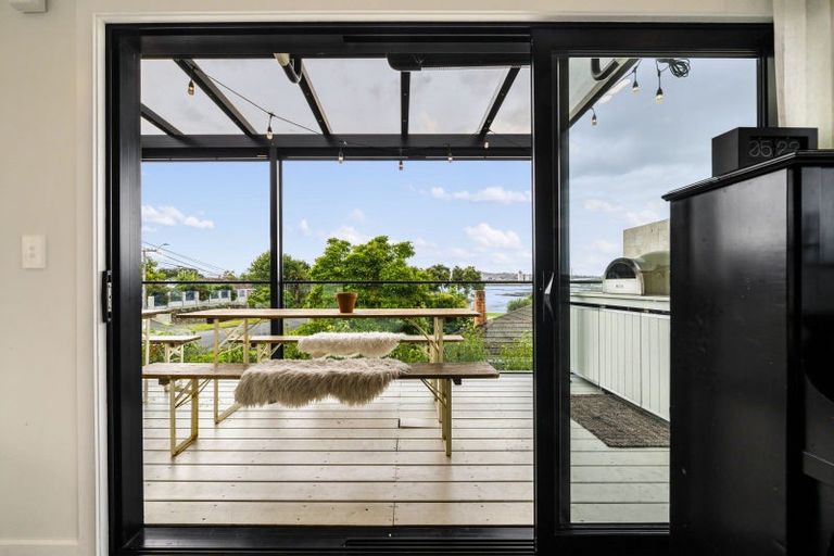 Photo of property in 5c Woodward Avenue, Mangere Bridge, Auckland, 2022