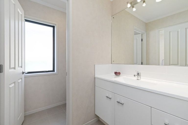 Photo of property in 54 Puriri Road, Pukekohe, 2120