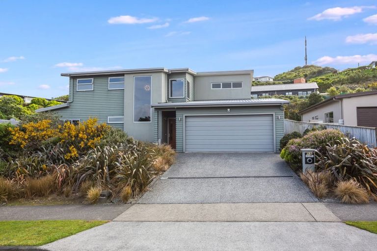 Photo of property in 98 Aotea Drive, Aotea, Porirua, 5024