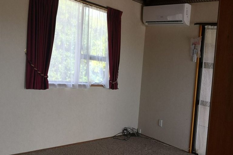 Photo of property in 34a Mark Edward Drive, Half Moon Bay, Auckland, 2012