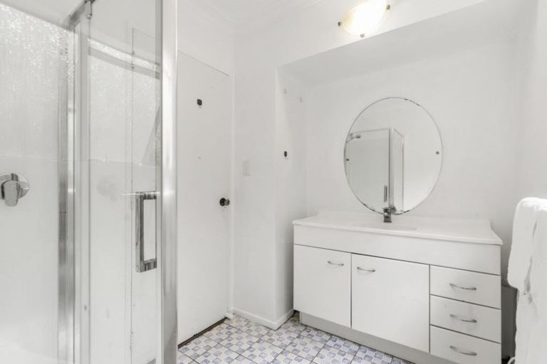 Photo of property in 11 Homewood Place, Chatswood, Auckland, 0626