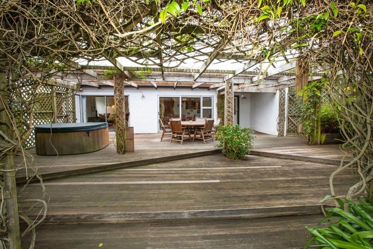 Photo of property in 86 Rawhiti Road, Pukerua Bay, 5026