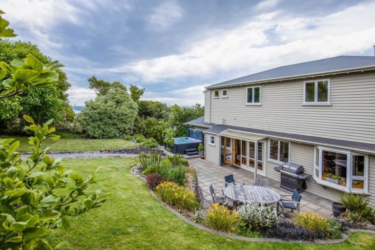 Photo of property in 140 Hackthorne Road, Cashmere, Christchurch, 8022