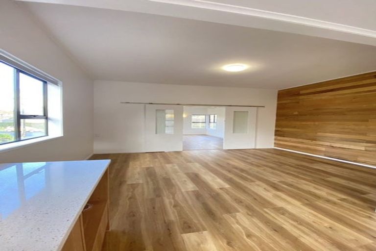 Photo of property in 53 Walmer Road, Point Chevalier, Auckland, 1022