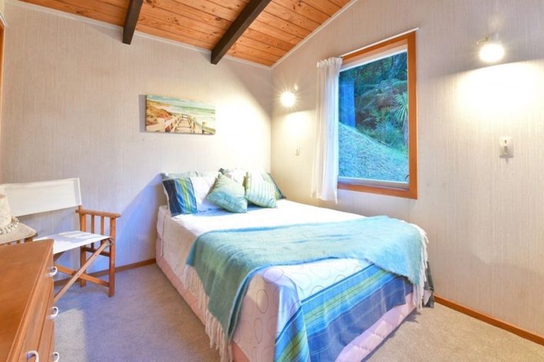 Photo of property in 20 Glenelg Road, Red Beach, 0932