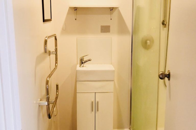 Photo of property in 12 Cypress Place, Sunnynook, Auckland, 0620