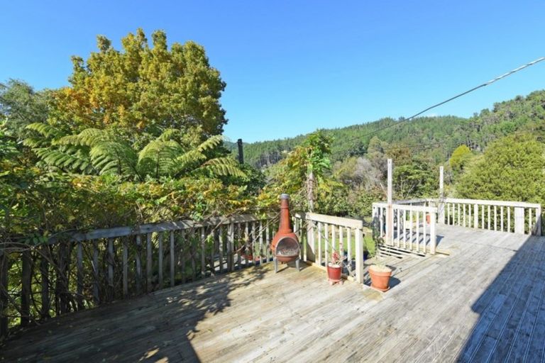 Photo of property in 82 Wyndham Road, Pinehaven, Upper Hutt, 5019