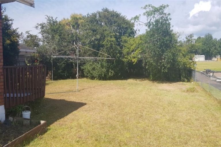 Photo of property in 3/16 Northall Road, New Lynn, Auckland, 0600